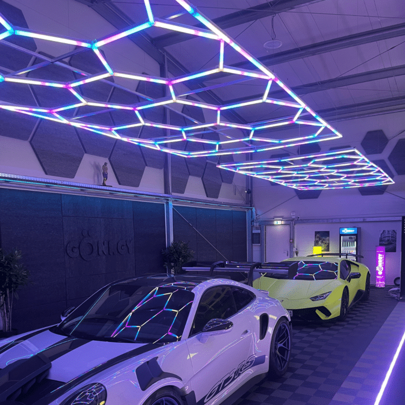 hexagon-rgb-deckenleuchte-beleuchtet-garage-showroom-werkstatt-gamingroom